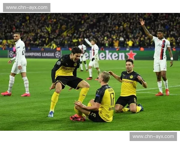 登贝莱头球破门，巴黎圣日耳曼客场扳回一城